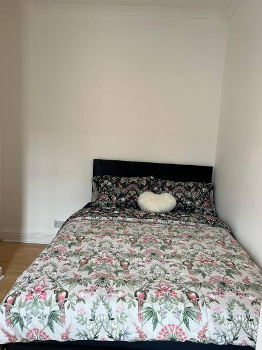 The First-Central Wigan 8 Guests Экстерьер фото