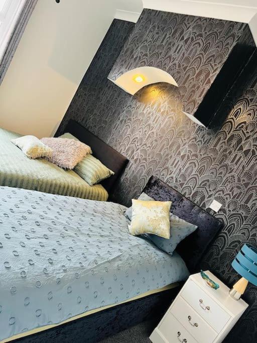 The First-Central Wigan 8 Guests Экстерьер фото